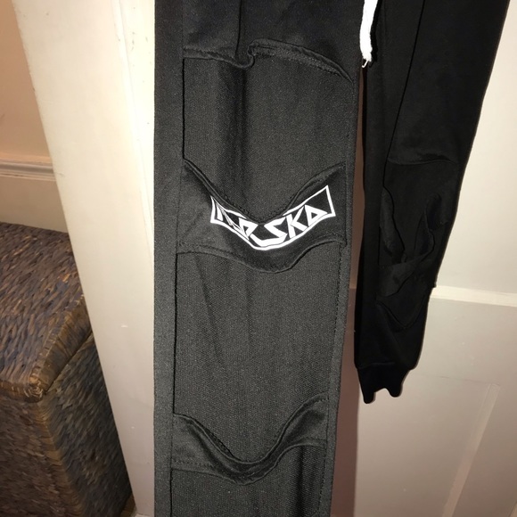 Crop hoodie and distressed joggers - Picture 5 of 6